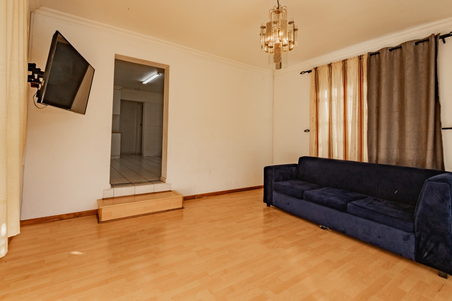 To Let 1 Bedroom Property for Rent in Loevenstein Western Cape